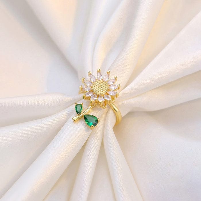 Daisy Emerald Adjustable Ring